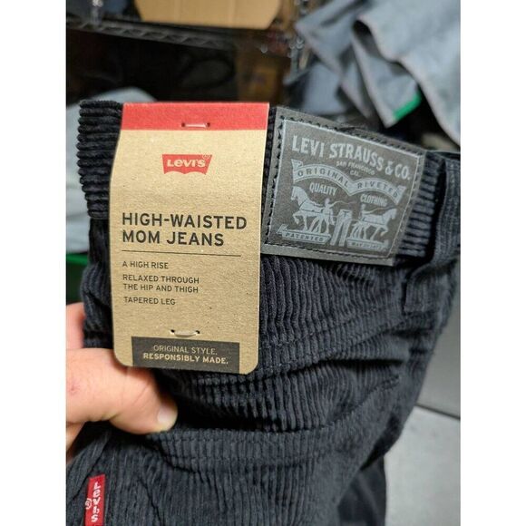 NWT Levi's Black Corduroy High Waisted High Rise Tapered Leg Mom Jeans Size 28x3 - Picture 4 of 8